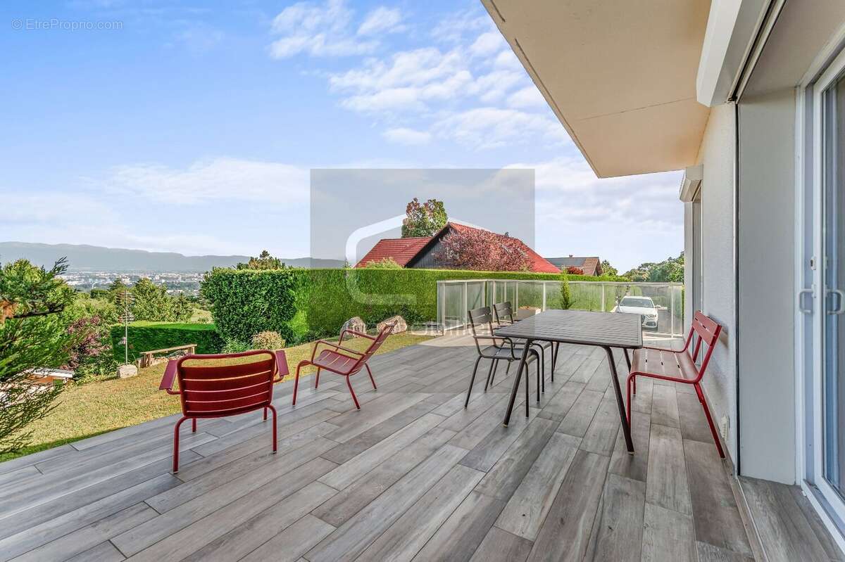 Maison à COLLONGES-SOUS-SALEVE