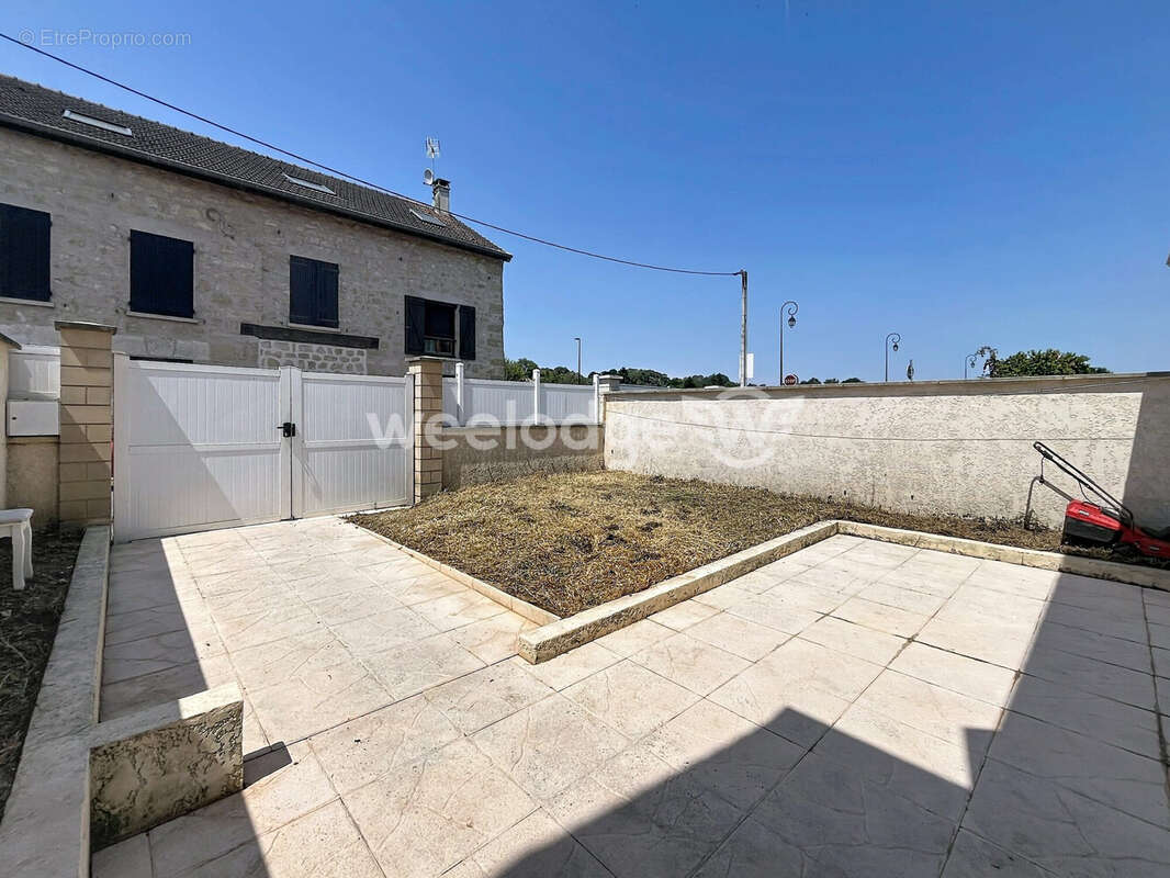 Appartement à MAURECOURT