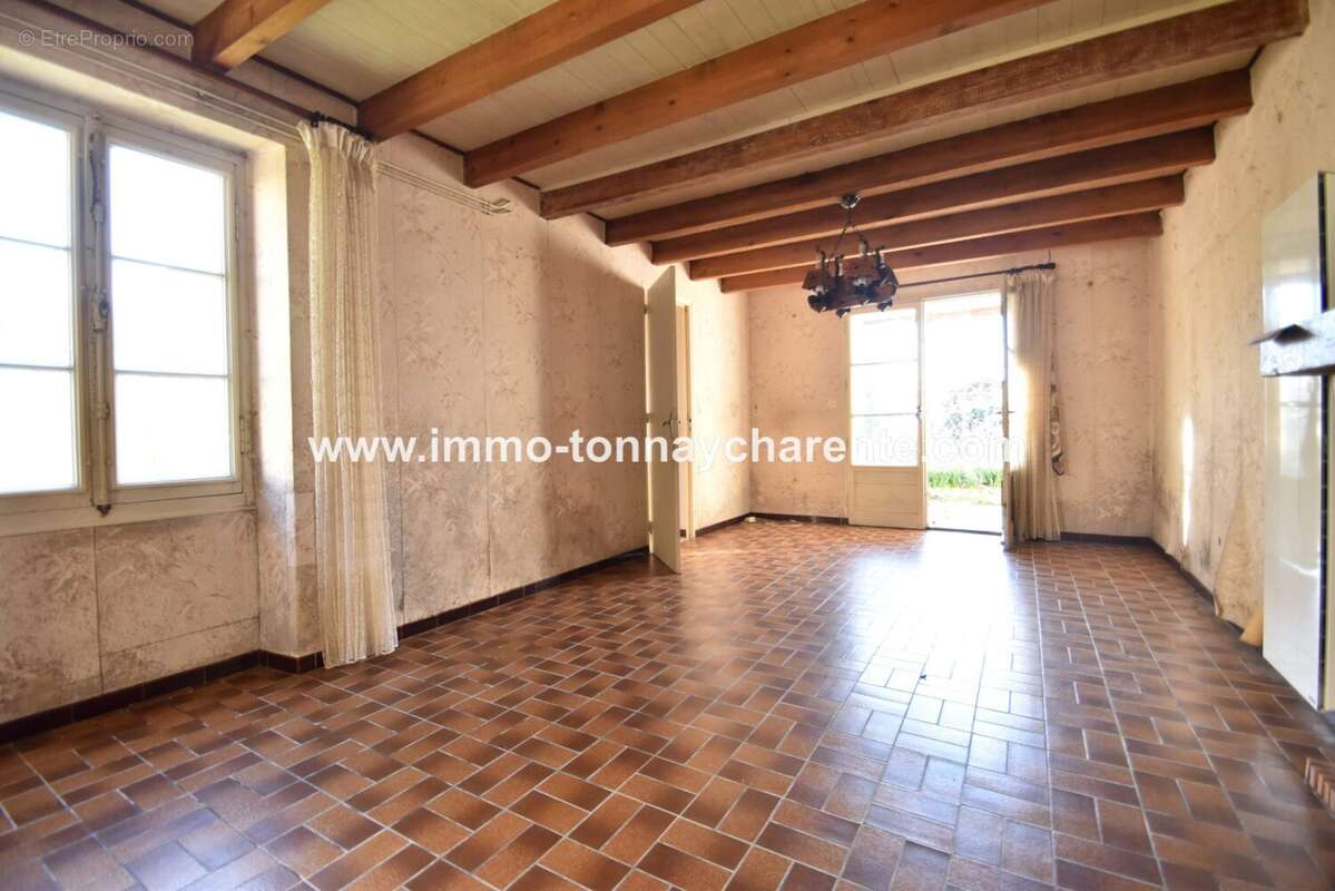 Maison 93 m² à Tonnay-Charente  - photo 2