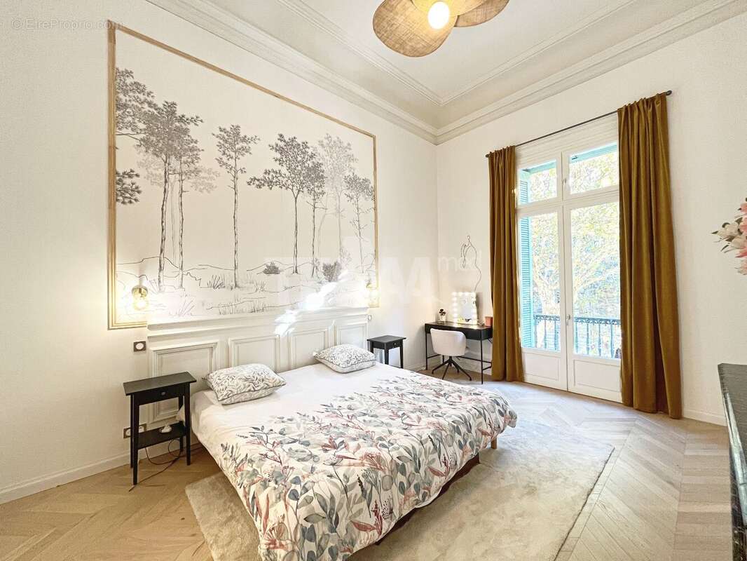 Appartement Haussmannien rénové d'exception - photo 5
