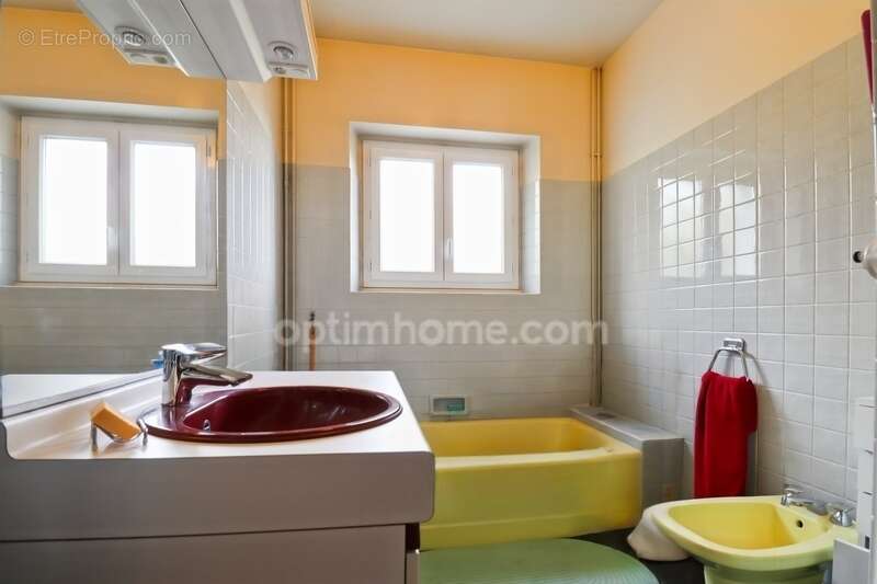 Maison à MAGNAC-LAVAL