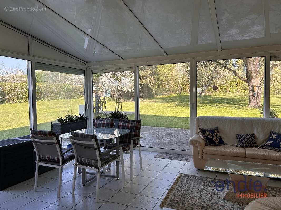 Maison à SENNEVIERES