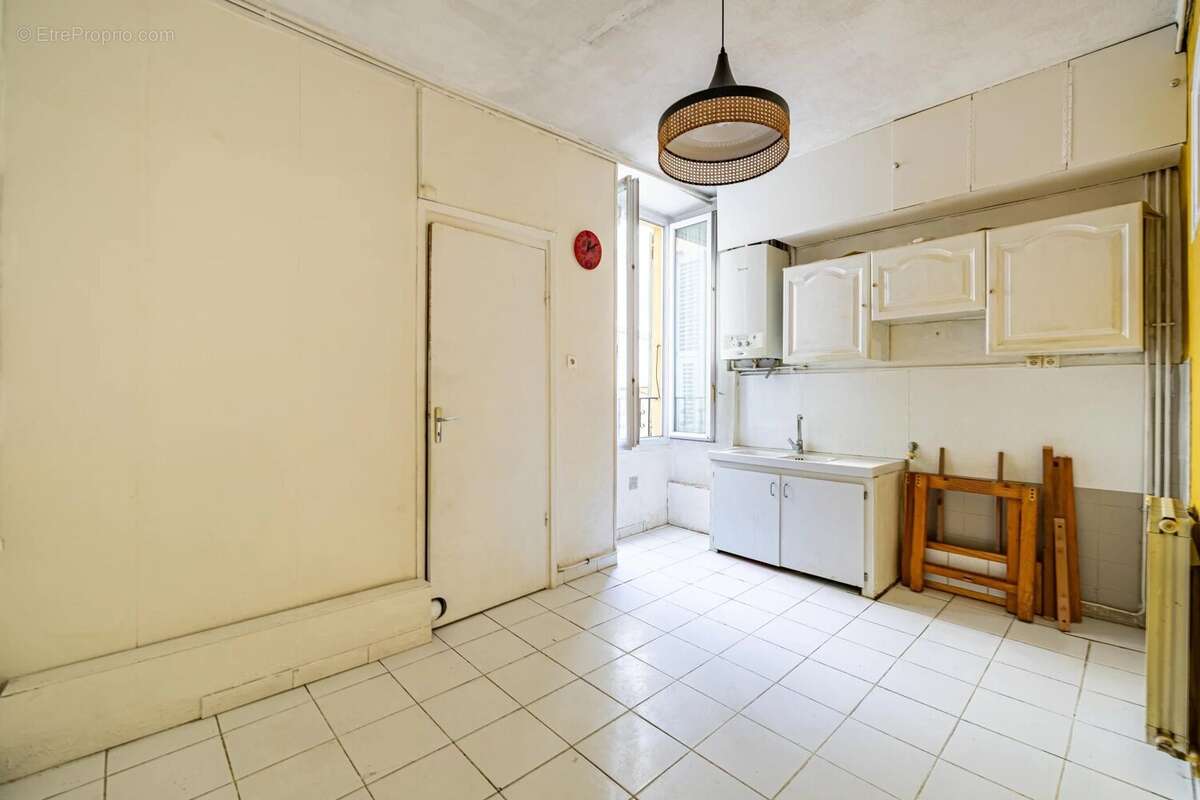 Nice - Le Port - Appartement 2 pièces à rénover, avec balcon - photo 6