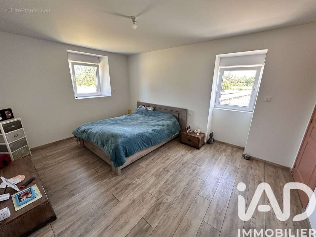 Maison 200 m² à La Vendelee  - photo 9