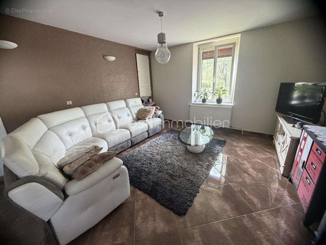 Maison à NEUFMANIL
