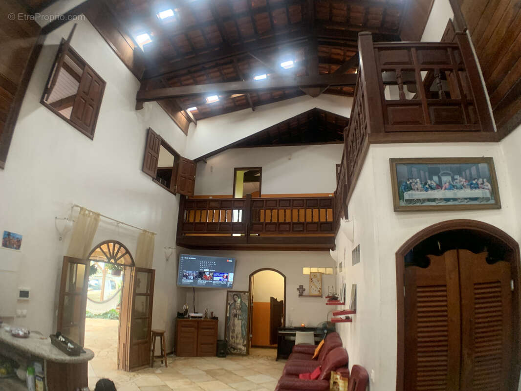 Maison à REMIRE-MONTJOLY