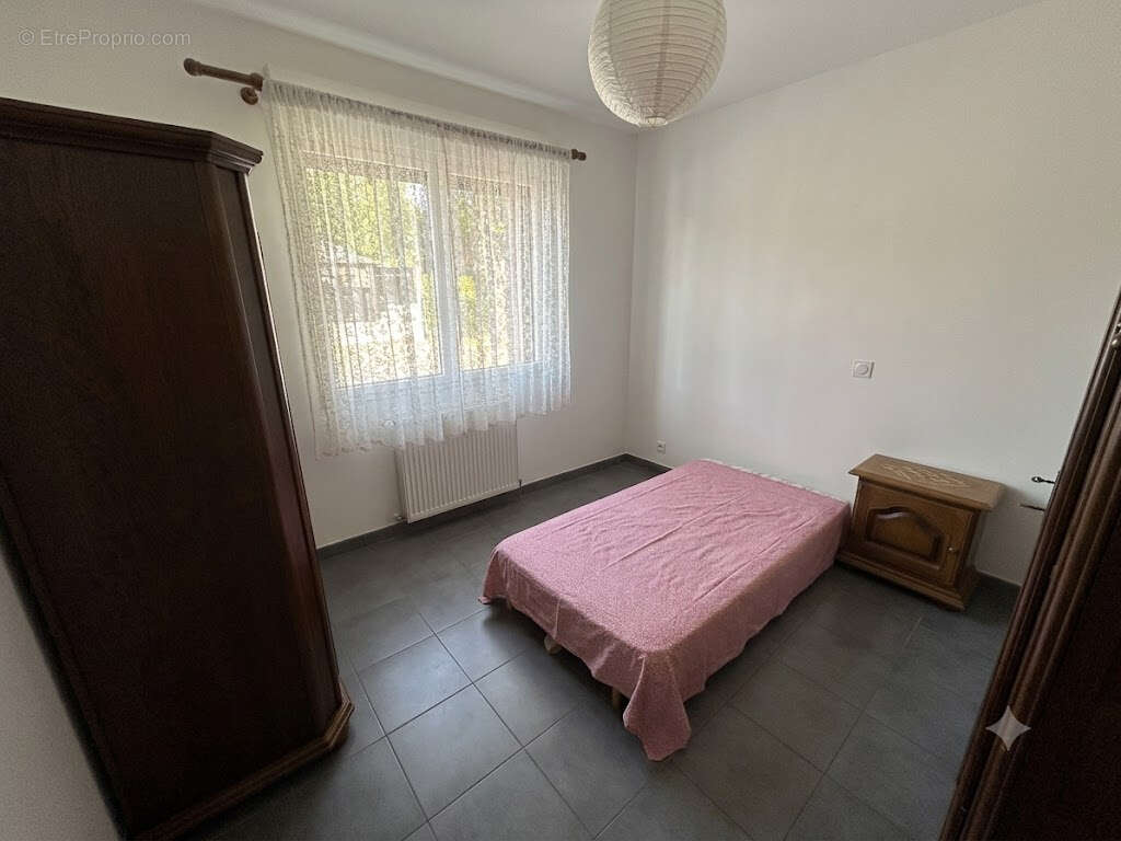 Plain-pied individuel achevé en 2014 développant 110,85m2 et bâti sur 956m2 de parcelle ! - photo 10
