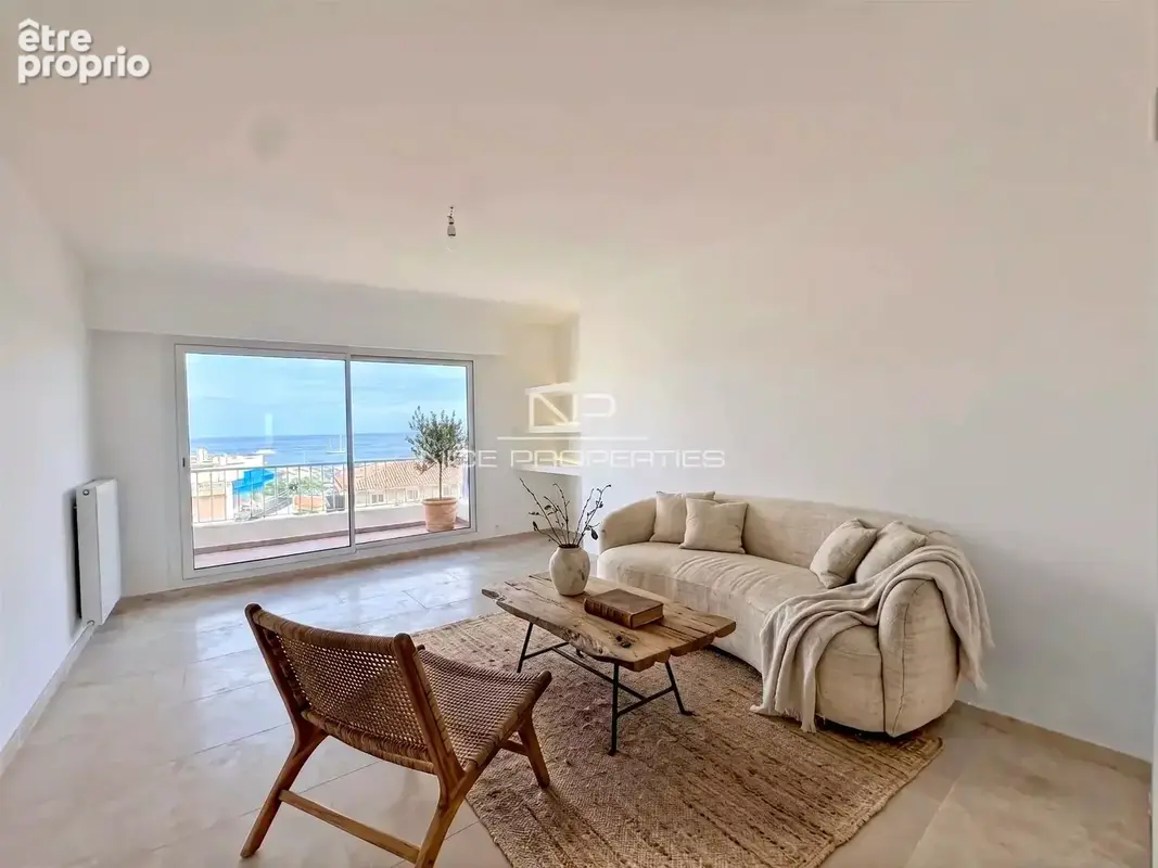 Élégant trois pièces en dernier étage, avec vue mer et deux terrasses - photo 3