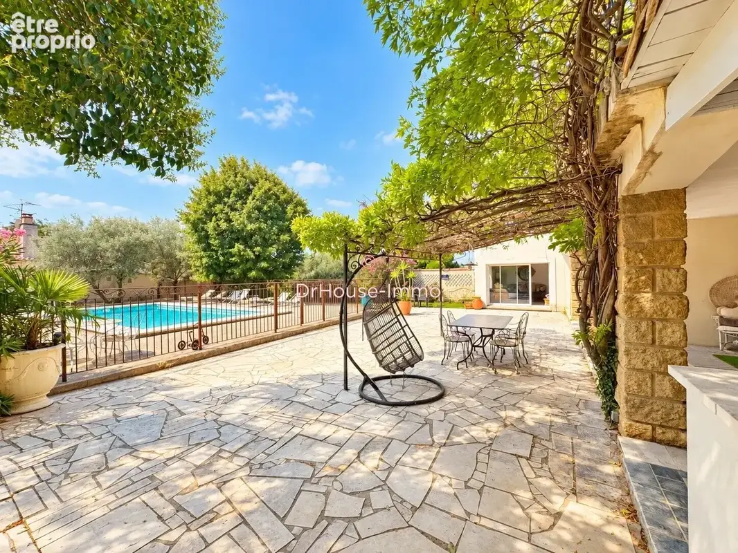 Maison 10 pièces 274 m² à vendre à Morieres-Les-Avignon (84310) - photo 3