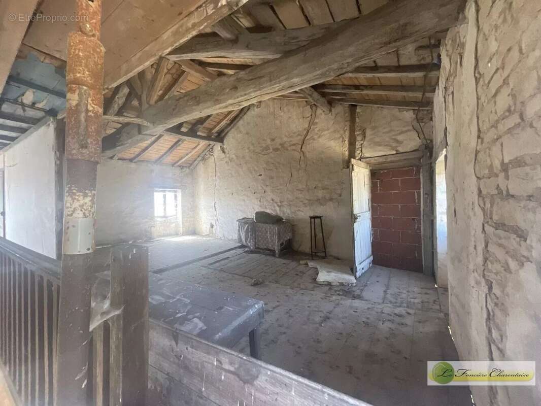 Appartement à Aigre  - photo 32