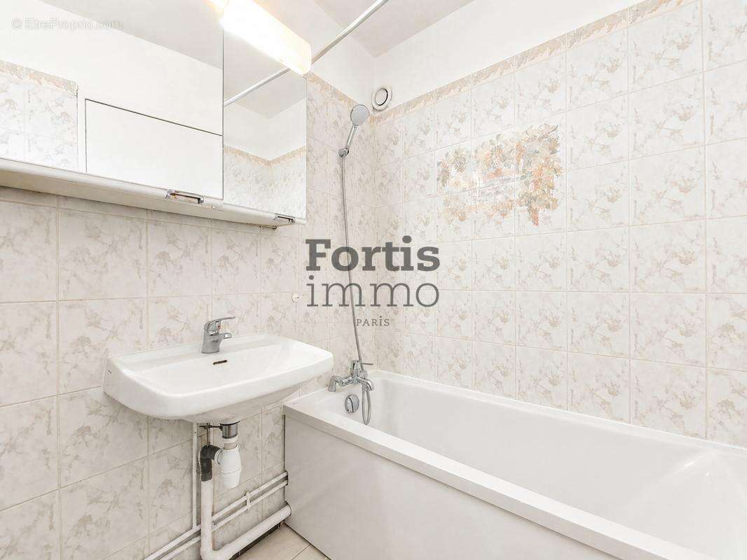 Appartement à PARIS-19E