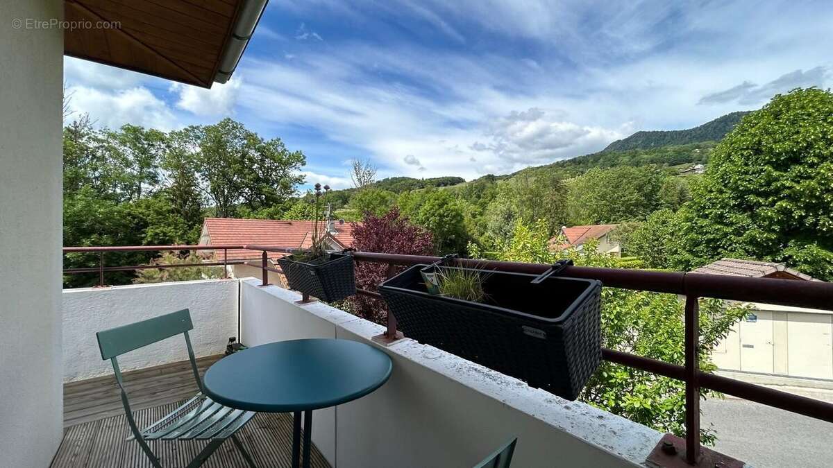 Appartement à BONNE