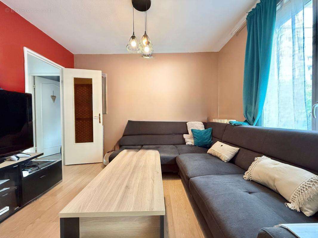 Appartement T4 de 74,45 m² à Chenôve- Balcon - Parking - 2ème étage - photo 3
