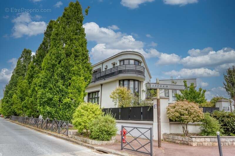 Appartement en triplex 6 pieces quartier du parc a saint-maur-des-fosses (94) - photo 4
