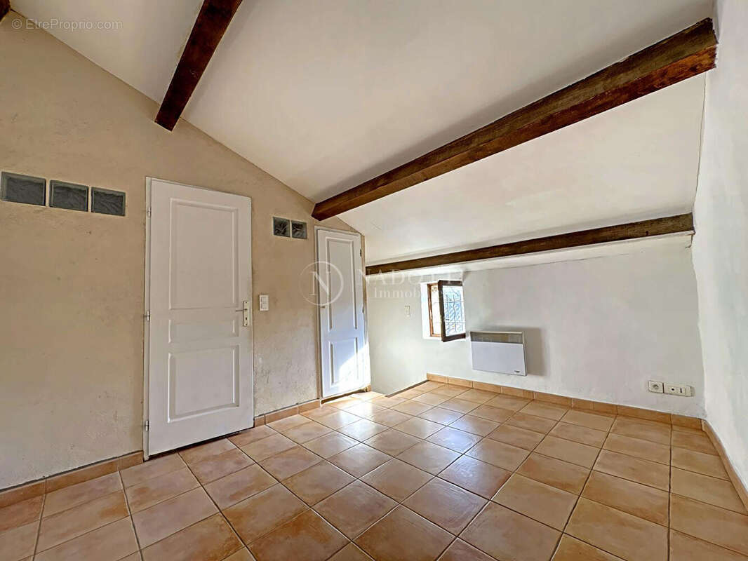Maison à LA ROQUE-D'ANTHERON