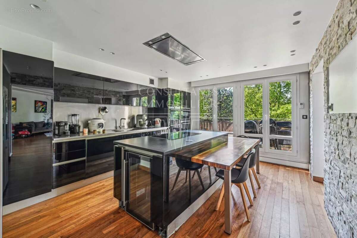 Appartement à NEUILLY-SUR-SEINE