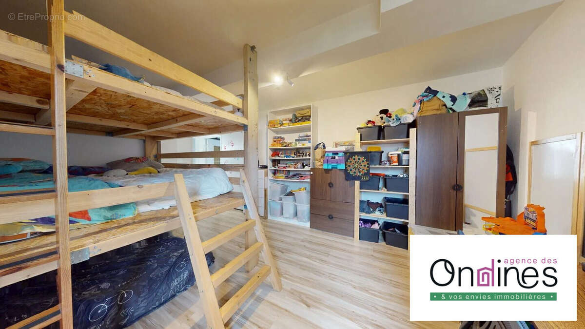Chambre 2 - Appartement à HAGUENAU