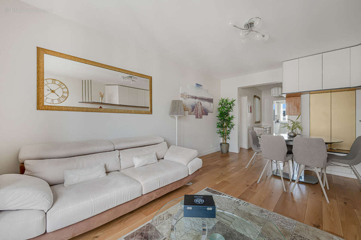 Appartement à PARIS-14E