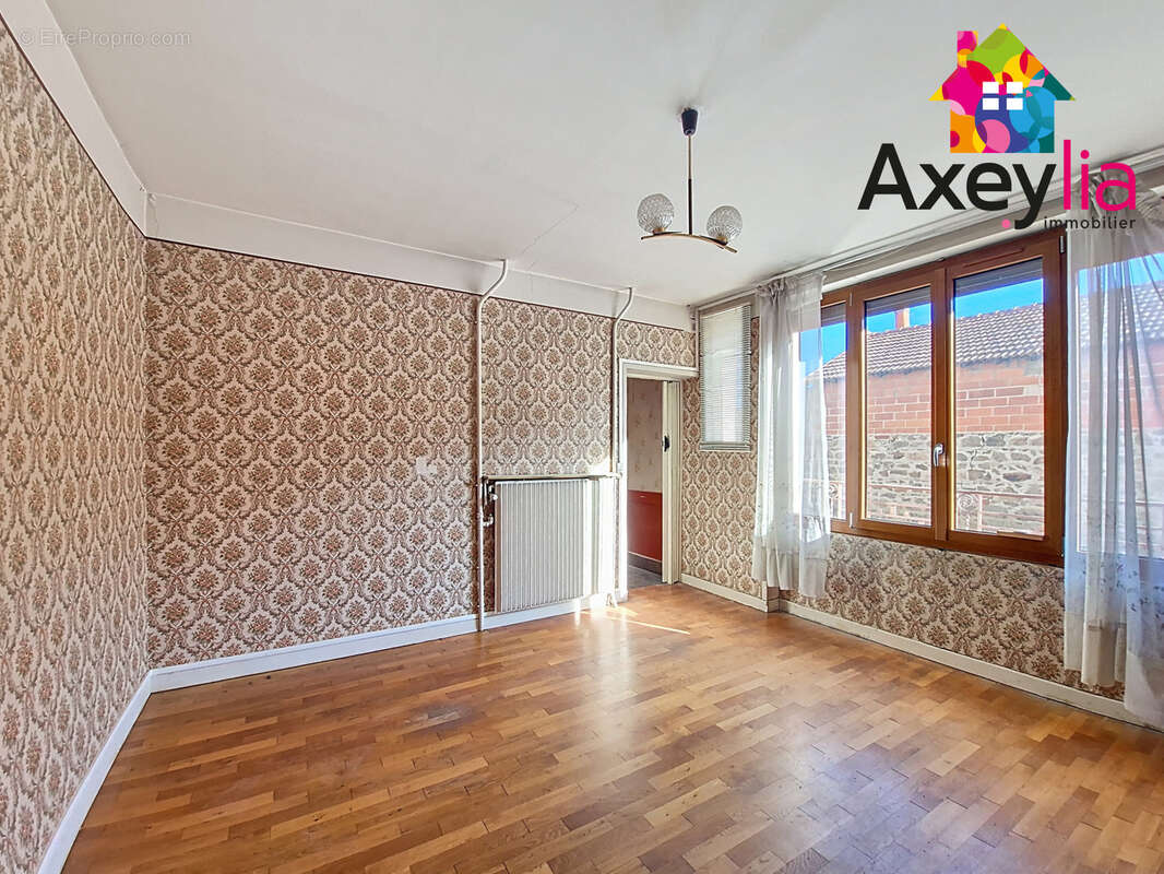 Maison à LA PACAUDIERE