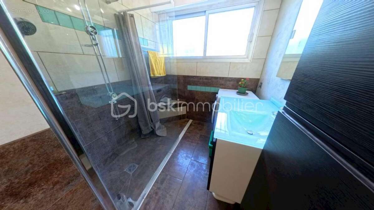 Appartement à SAINT-LAURENT-DU-VAR