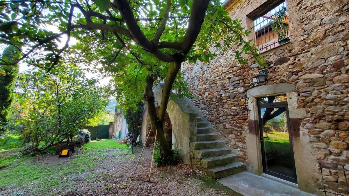 Maison à LA TOUR-SUR-ORB