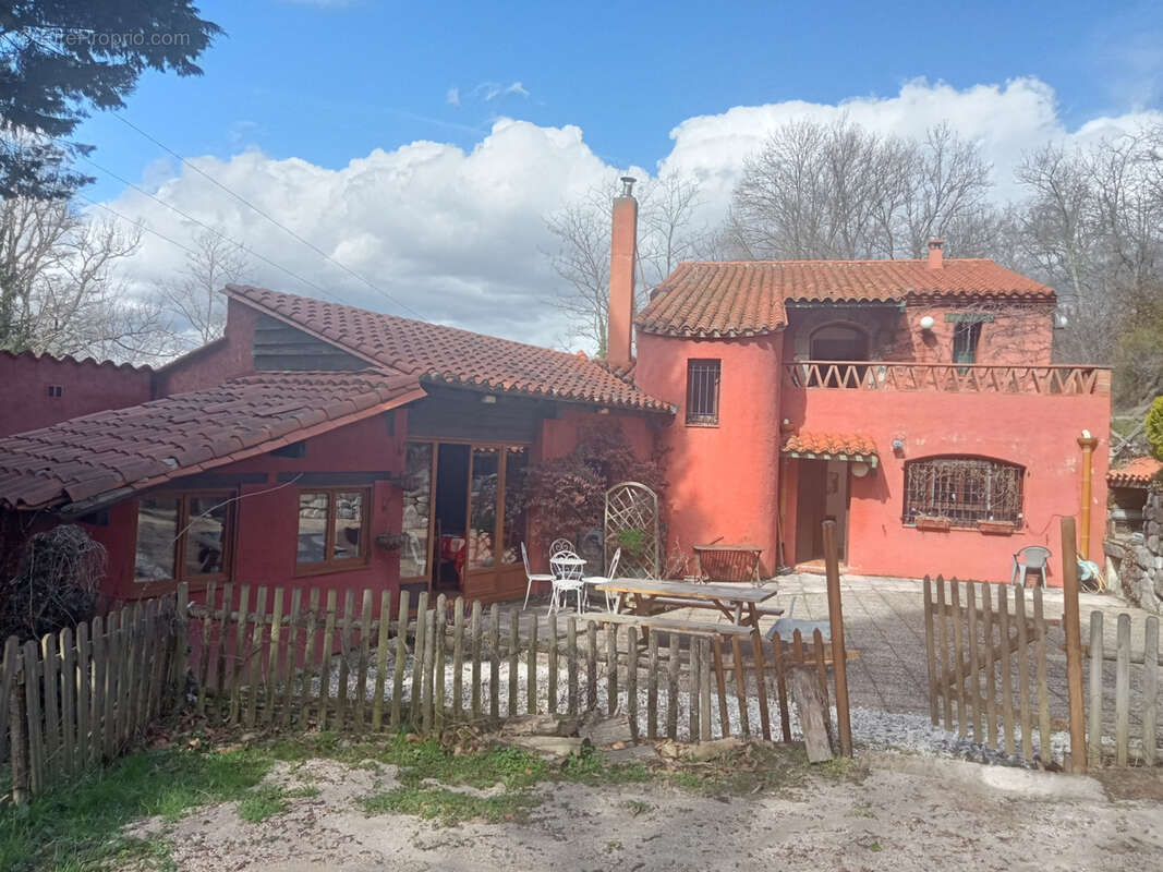 Maison à SAINT-LAURENT-DE-CERDANS