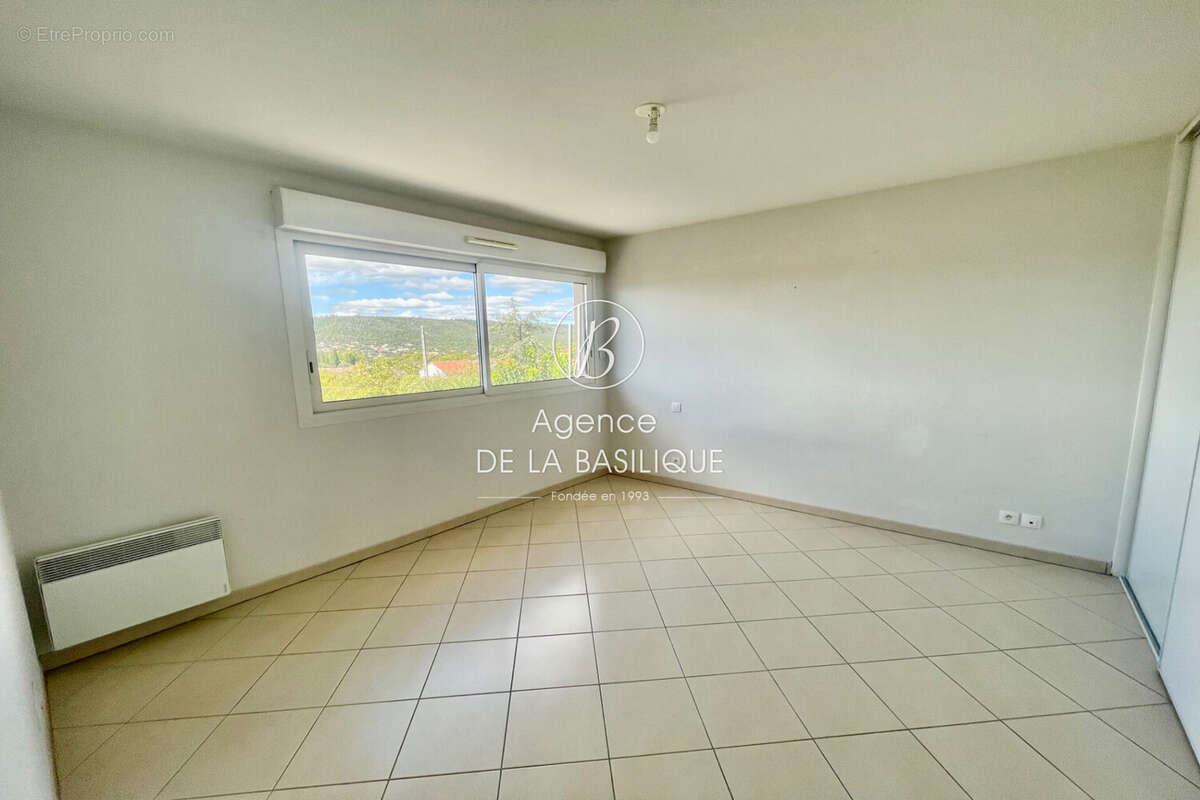 Appartement à SAINT-MAXIMIN-LA-SAINTE-BAUME