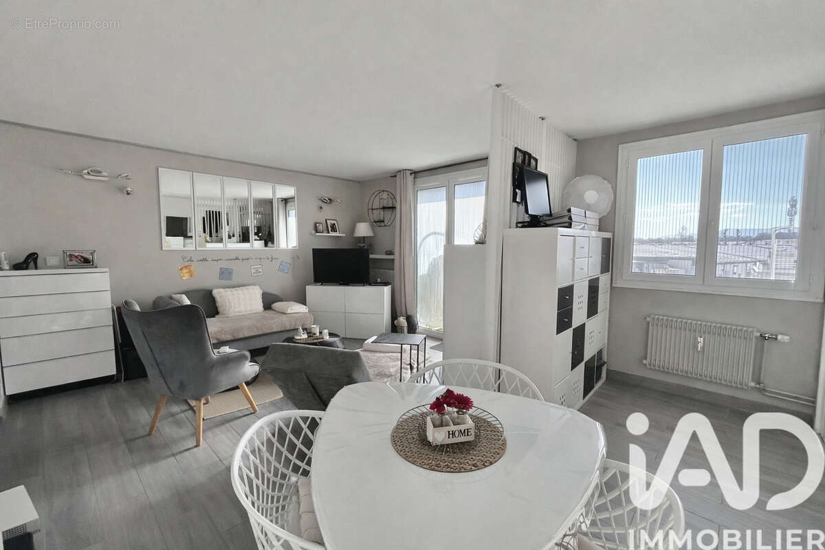 Photo 4 - Appartement à PIERRE-BENITE