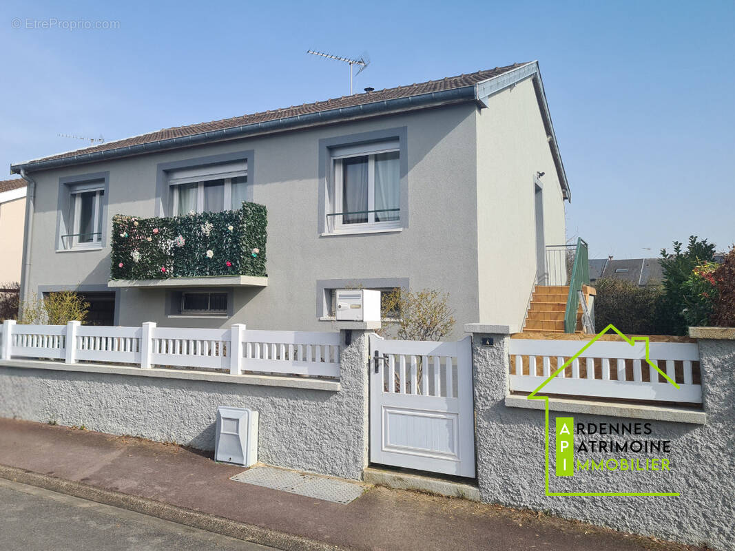 Maison à BAZEILLES