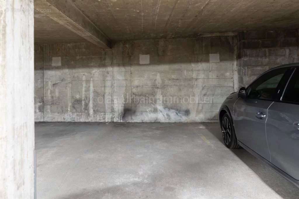 Parking à SAINT-CLOUD