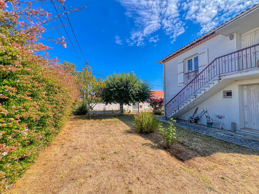 ROYAN - À seulement 800 m du marché, spacieuse maison familiale de 171 m² - photo 3