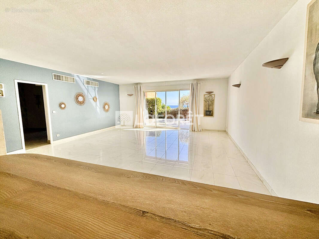 Maison à SAINT-LAURENT-DU-VAR