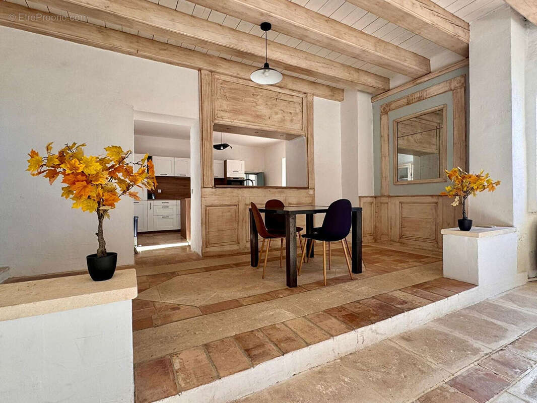 Mas de 400 m² entièrement restauré avec piscine sur 6 000 m² de jardin. - photo 8