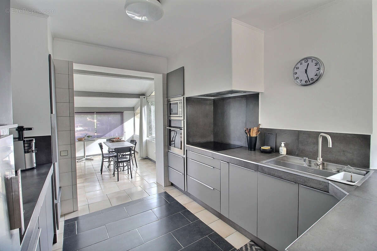 Maison à SAINT-CLEMENT-DE-RIVIERE