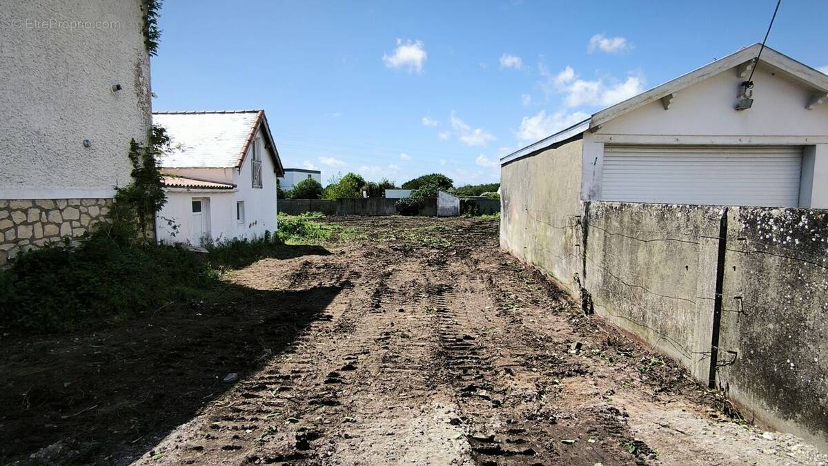 Terrain à BOURCEFRANC-LE-CHAPUS