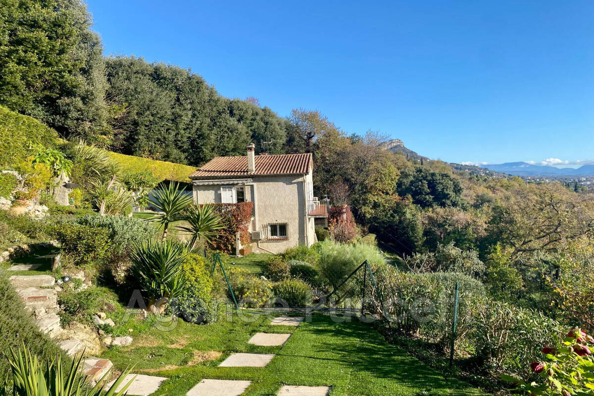 Maison à TOURRETTES-SUR-LOUP