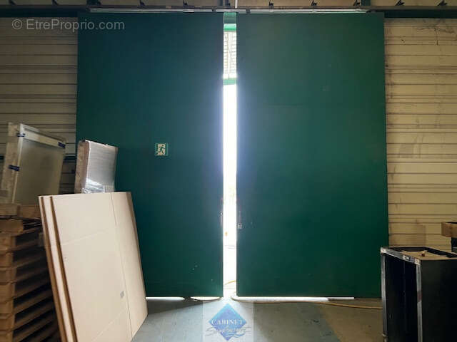 LOCAUX PRO de 5000m2 sur parcelle de 9000m2 - photo 15