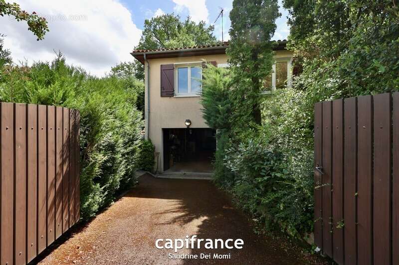 Maison à CHARBONNIERES-LES-BAINS