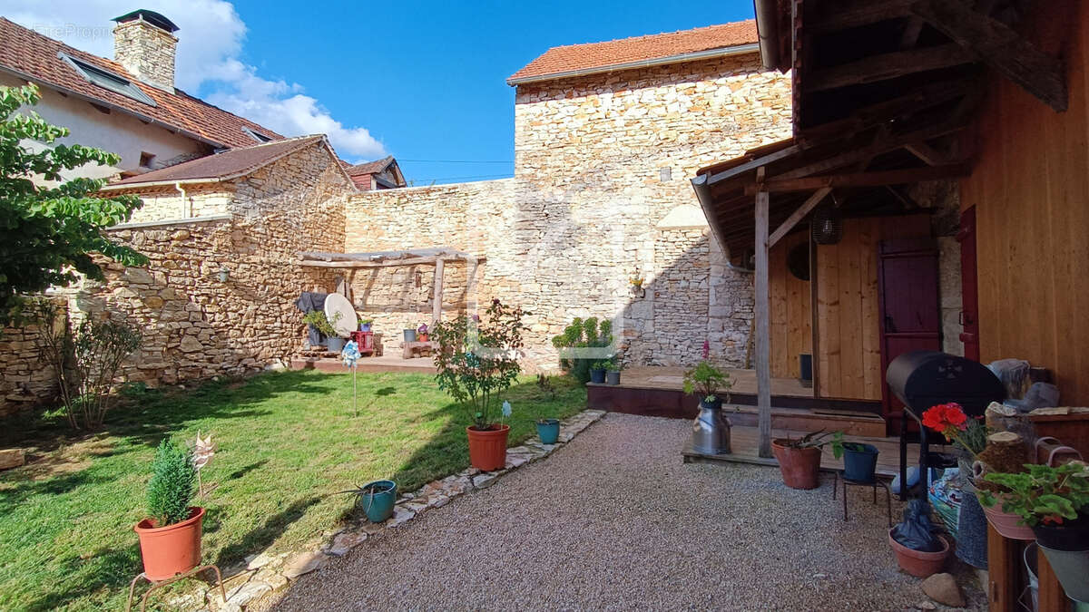 Maison à CUBJAC