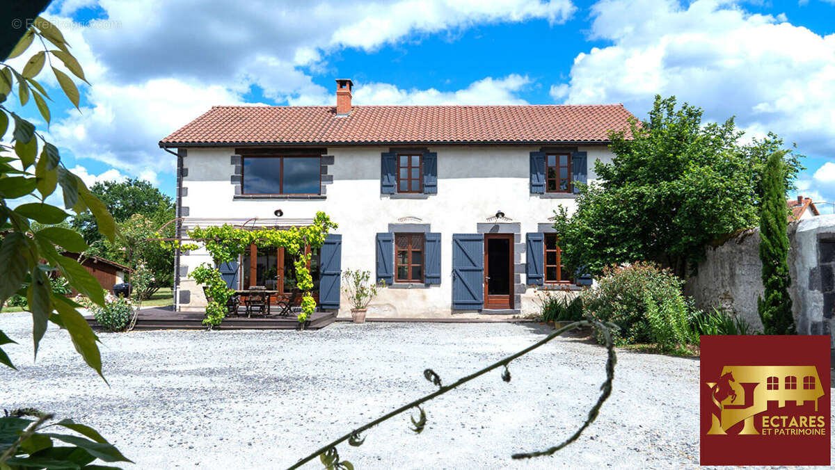 Maison à MARINGUES