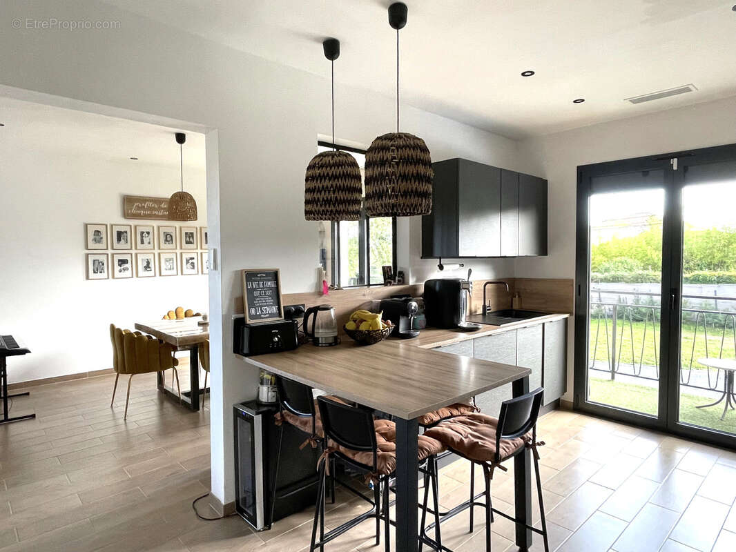 Maison à GREZIEU-LA-VARENNE