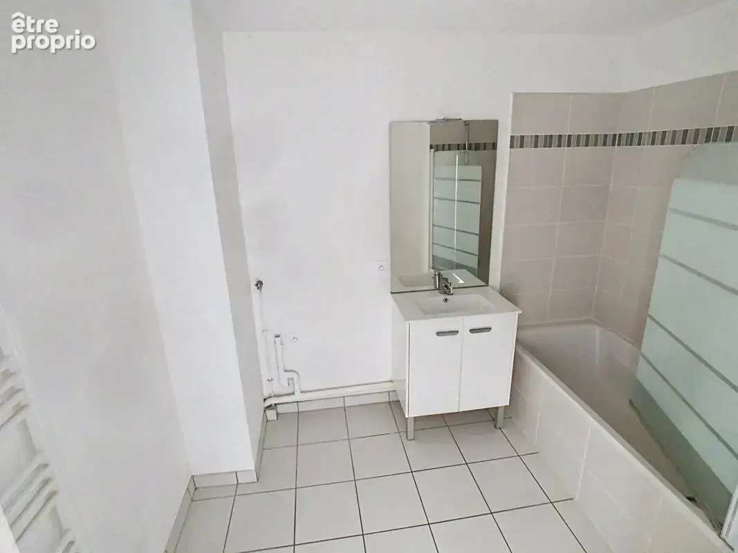 ANGERS JACQUES PORTET - Bel appartement T3 avec terrasse et - photo 5