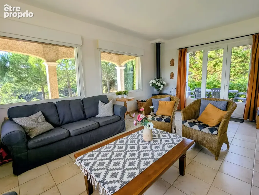 Villa d'architecte avec piscine, magnifiques vues dégagées et grand terrain - photo 5
