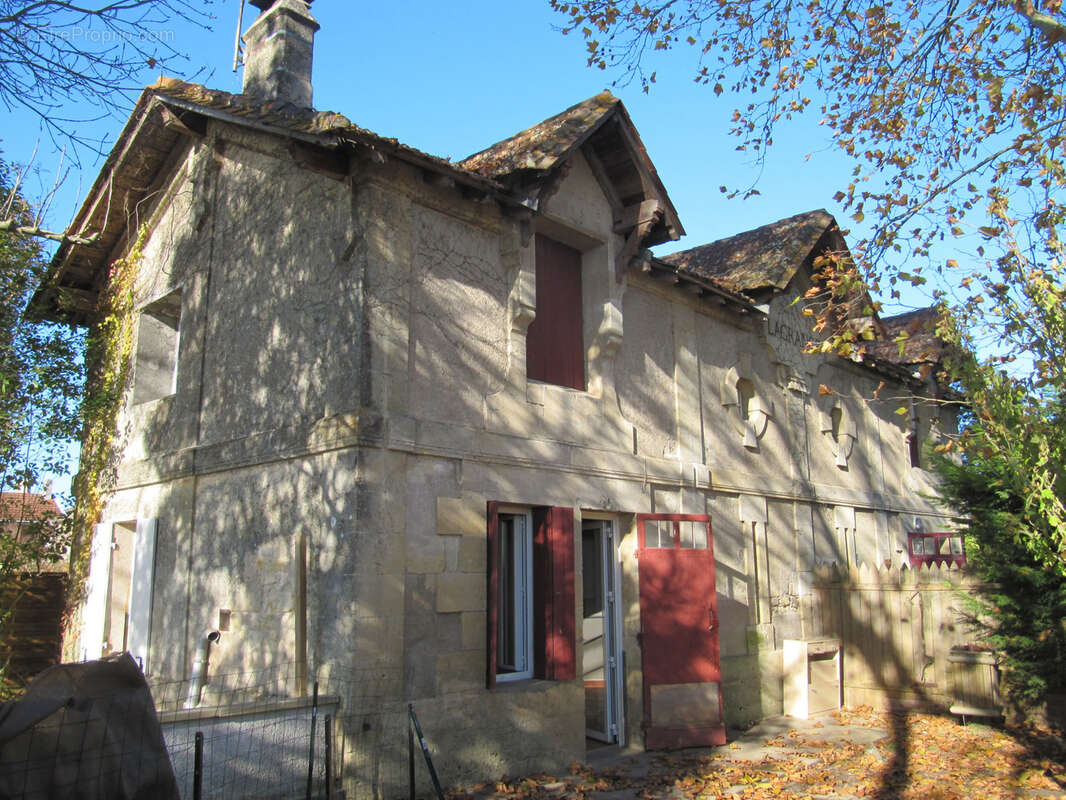 Appartement à PRIGNAC-ET-MARCAMPS