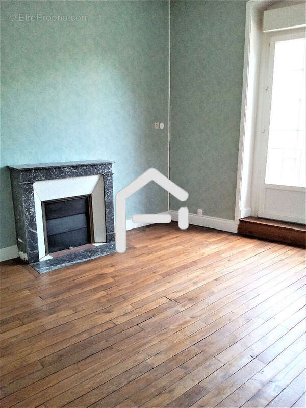 Appartement à JUILLAC