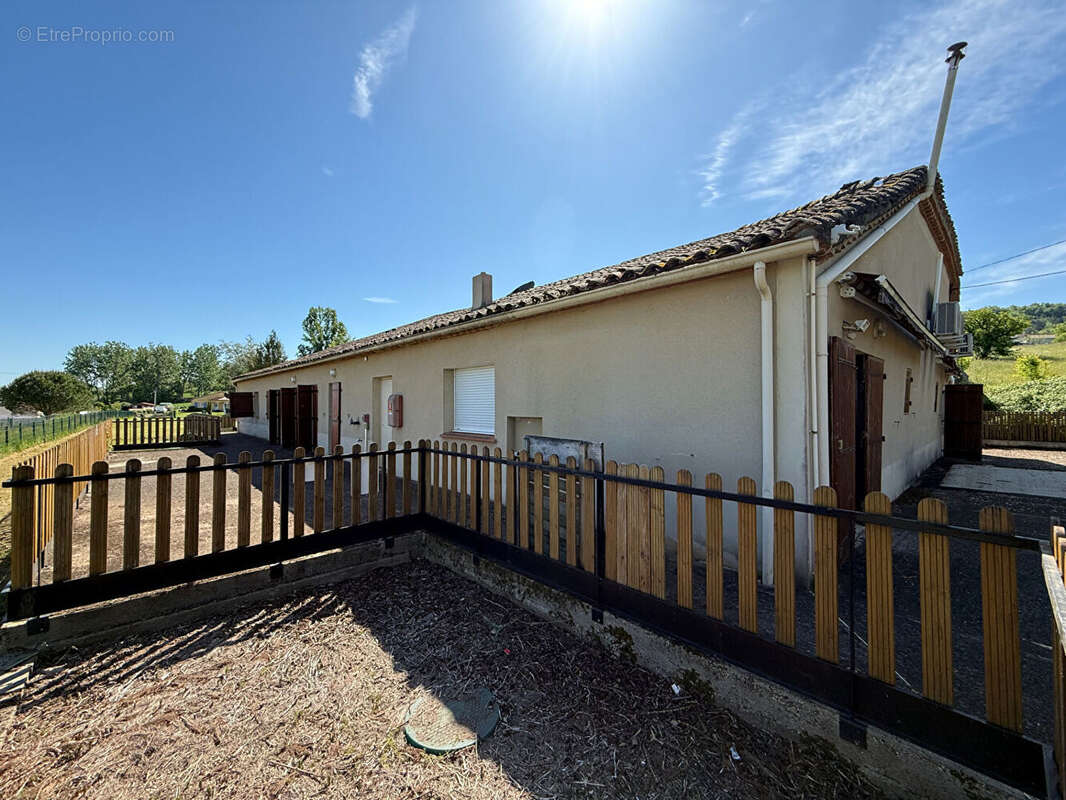 Maison à ALLEZ-ET-CAZENEUVE