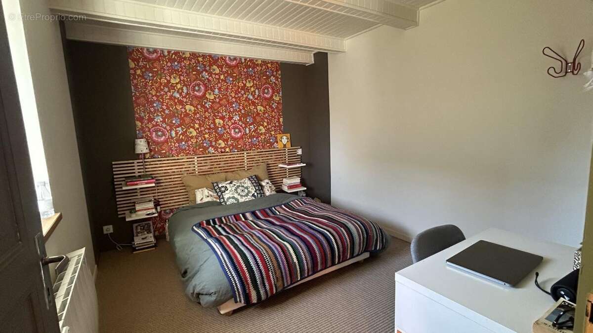 Maison à SAINTE-GENEVIEVE-SUR-ARGENCE