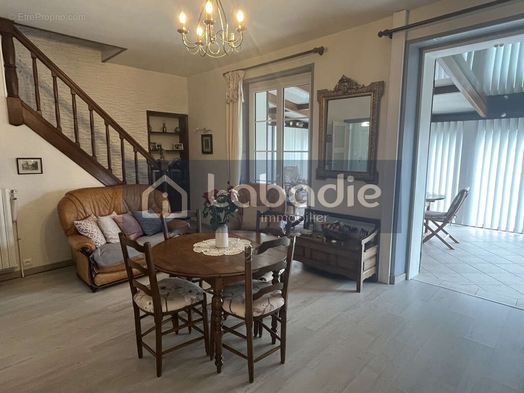 Maison à SAINT-PIERRE-DU-REGARD