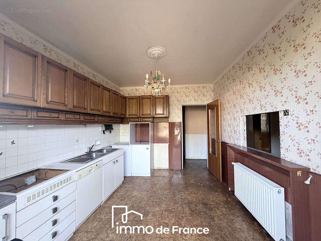 Immeuble Rodez - Local commercial + 2 Appartements T4 - photo 11