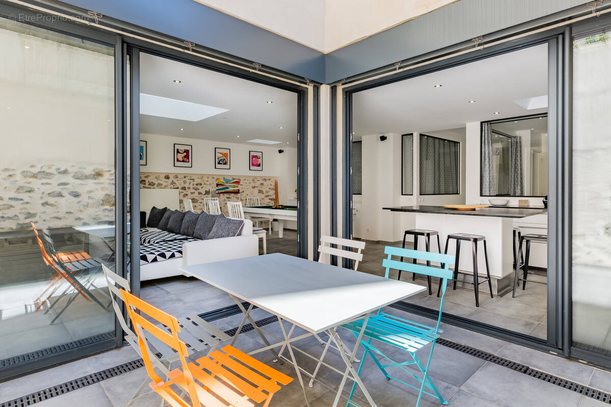 TOULON HAUTE-VILLE  Magnifique appartement avec terrasse et 2 suites parentales. - photo 3
